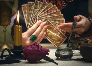 «با صرف یک قهوه از گذشته و آیندهی خود باخبر شوید»