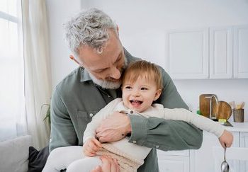 این پدران سلامت کودکان را به خطر می‌اندازند