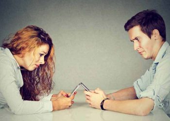 ارتباط بین الگوهای استفاده از فضای مجازی و پیامدهای زناشویی بررسی تعارضات، طلاق عاطفی و تعهد