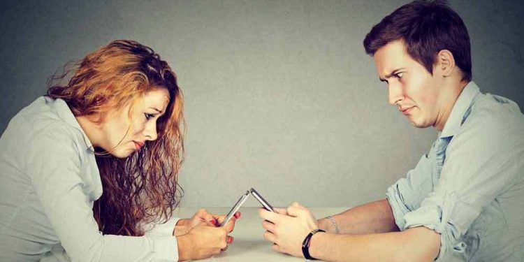 ارتباط بین الگوهای استفاده از فضای مجازی و پیامدهای زناشویی بررسی تعارضات، طلاق عاطفی و تعهد