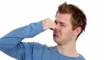 بوی بد بدن‌تان چه معنایی دارد؟