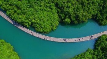 تصاویر| ترسناکترین و جالبترین پل شناور در چین