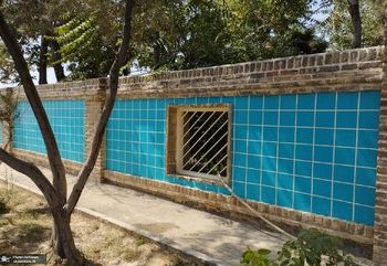 از لاف تهراندوستی تا تخریب اماکن تاریخی/ «رنگکاری دیوار بیرونی برج طغرل بدون اطلاع میراث فرهنگی بود»