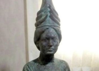 مجسمه ۲ هزار ساله تقلبی از آب درآمد/ عکس