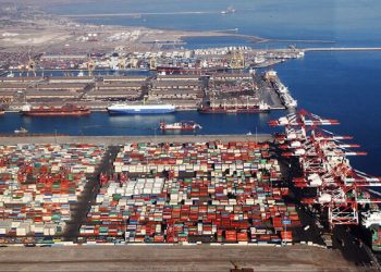 دستور ترخیص ۴ هزار خودرو و اتوبوس‌های شهری از بندر شهید رجایی صادر شد