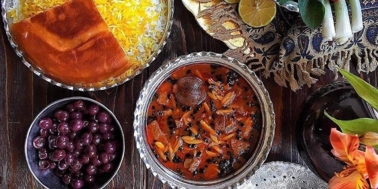 طرز تهیه خورش خلال بادام