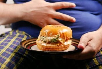 وجود سوسک زنده در روده یک مرد که پزشکان را شگفتزده کرد/ عکس