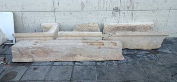 رها شدن سنگ قبر نفیس دوران صفویه