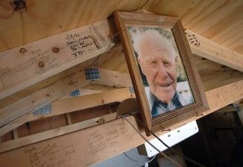 نوهای که به امید بازگرداندن پدربزرگ، جسد او را فریز کرد