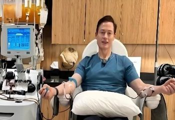 این مرد میلیاردر آمریکایی پلاسمای بدنش را تعویض کرد تا جوان بماند/ عکس