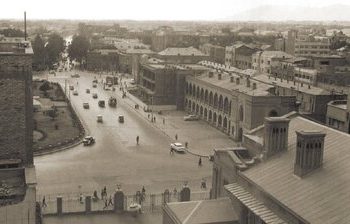 تهران قدیم| عکسی بسیار قدیمی از مردم کوچه و بازار در تهران