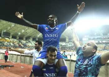 اشتیاق به بازی با رونالدو، بیفوما را به استقلال خوزستان رساند!