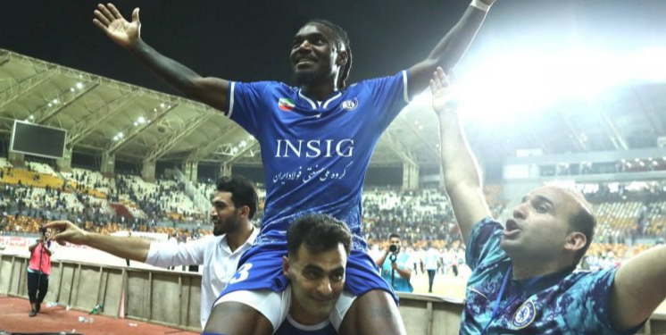 اشتیاق به بازی با رونالدو، بیفوما را به استقلال خوزستان رساند!