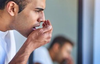 بهترین روش پیشگیری از بوی بد دهان هنگام صبح