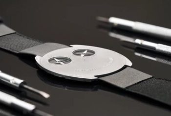 ساخت نازکترین ساعت مچی جهان/ عکس