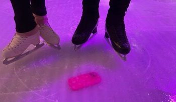 آیفون صورتی چطور تبدیل به جاذبه گردشگری شد؟/ عکس