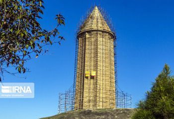 بلندترین برج آجری جهان تا کی باید میان داربست‌ها باشد؟