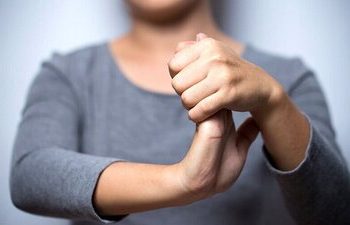 کمبود این ویتامینها باعث خواب رفتن دست و پا میشود