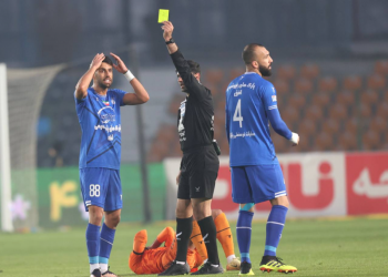 اخراج بحثبرانگیز رضاوند و جنجال داوری در پیروزی استقلال