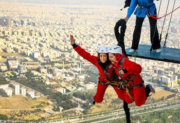 هزینه‌های تفریحات ساده در تهران/ از رستوران و کافه تا اسب‌سواری و پاراگلایدر