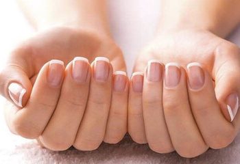 خانوادههای کمیته امداد و بهزیستی با اشک و آه پول کاشت ناخن طلب میکنند/ کاشت ناخن براساس نقشه دشمن، فتح الفتوح است