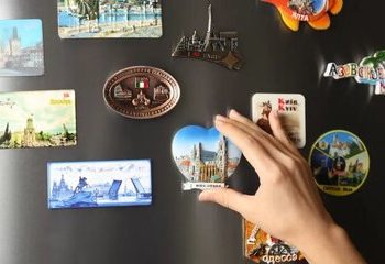 چرا نباید آهنربا را روی در یخچال قرار دهید؟/ معایب استفاده از مگنتها
