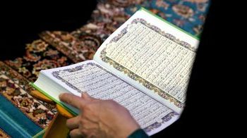 جامعه ما جامعه «نهج البلاغه» و «صحیفه» نیست،در عین اینکه شعار قرآن میدهیم، جامعهای قرآنی نداریم