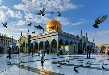 پرچم‌ها بر بام حرم حضرت زینب (س) برافراشته شد