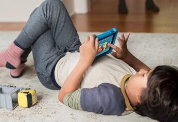 چگونه رفتارهای مخرب کودک را اصلاح کنیم؟