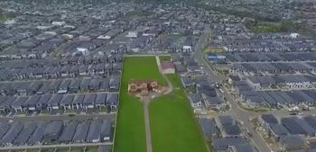 متفاوتترین مزرعه جهان اینجاست؛ وسط یک شهرک مسکونی/ عکس