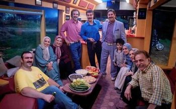 کیهان: در سریال پایتخت، به نقی «حاجی» میگویند تا صفات زشت او را به افراد مذهبی نسبت بدهند/ بیحیایی و پاسور بازی هم ترویج شد