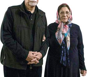 علی نصیریان: همسرم فرش نفیسی را که جهیزیه اش بود فروخت تا من بتوانم به فستیوال آتن بروم/ بعد از فوتش سه روز اشک چشمم خشک نشد