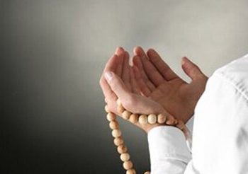 نظر آیت الله سیستانی درباره رفت و آمد با افرادی که اهل نماز نیستند