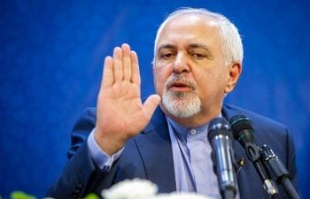 محمدجواد ظریف به غرفه موسسه اطلاعات میآید