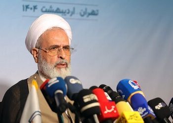 پاسخ مدیر حوزه های علمیه کشور به دو پرسش مجله اینترنتی خونه درباره عقب ماندگی قوانین زنان و منابع مالی حوزه