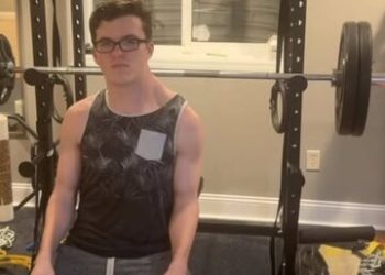 اعتراض به استانداردهای زیبای بدنسازی/ این جوان ۱۹ ساله لقب مرد کول گرفته/ عکس