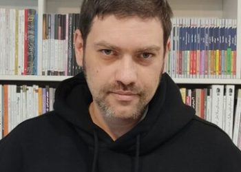 برخاستن شبح هملت از تابوت تاریکی