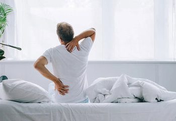 علت تشدید کمردرد در ساعات اولیه صبح