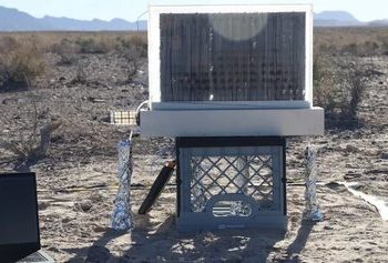 دستگاهی که از هوای خشک بیابان آب آشامیدنی تولید می‌کند