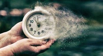 آیا زمان در ساحت الهی معنا دارد؟