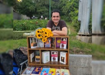 میز ترجمه در پارک‌ها/ حکایت مترجمی که کتاب‌هایش را هدیه می‌دهد