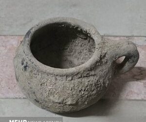 کشف و ضبط ۹ قلم شیء تاریخی پیش از اسلام در دماوند/ عکس