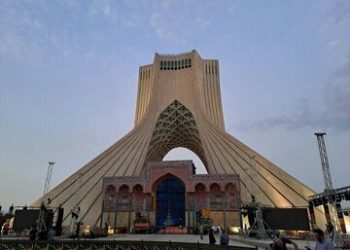 کاری که با برج آزادی کردند صدای میراث فرهنگی را هم درآورد/ عکس