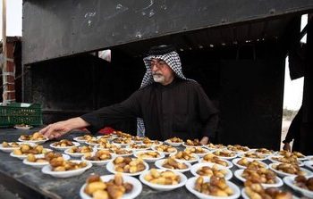 معدههای ما قدرت هضم غذاهای عراقی را ندارد/ زیاد خرما نخورید و قهوههای تلخ را تست نکنید/ این چاشنی میکروبکش را همراه ببرید