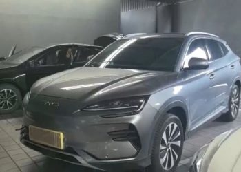 برخورد صاعقه به خودروی وارداتی بازار ایران /عکس و فیلم